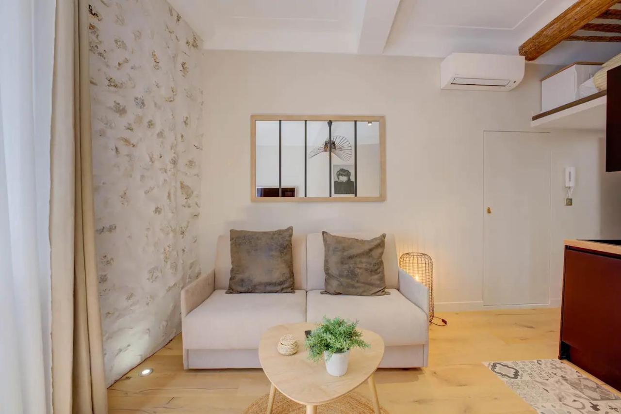Duplex Mezzanine Near Shops & Cafes Appartement